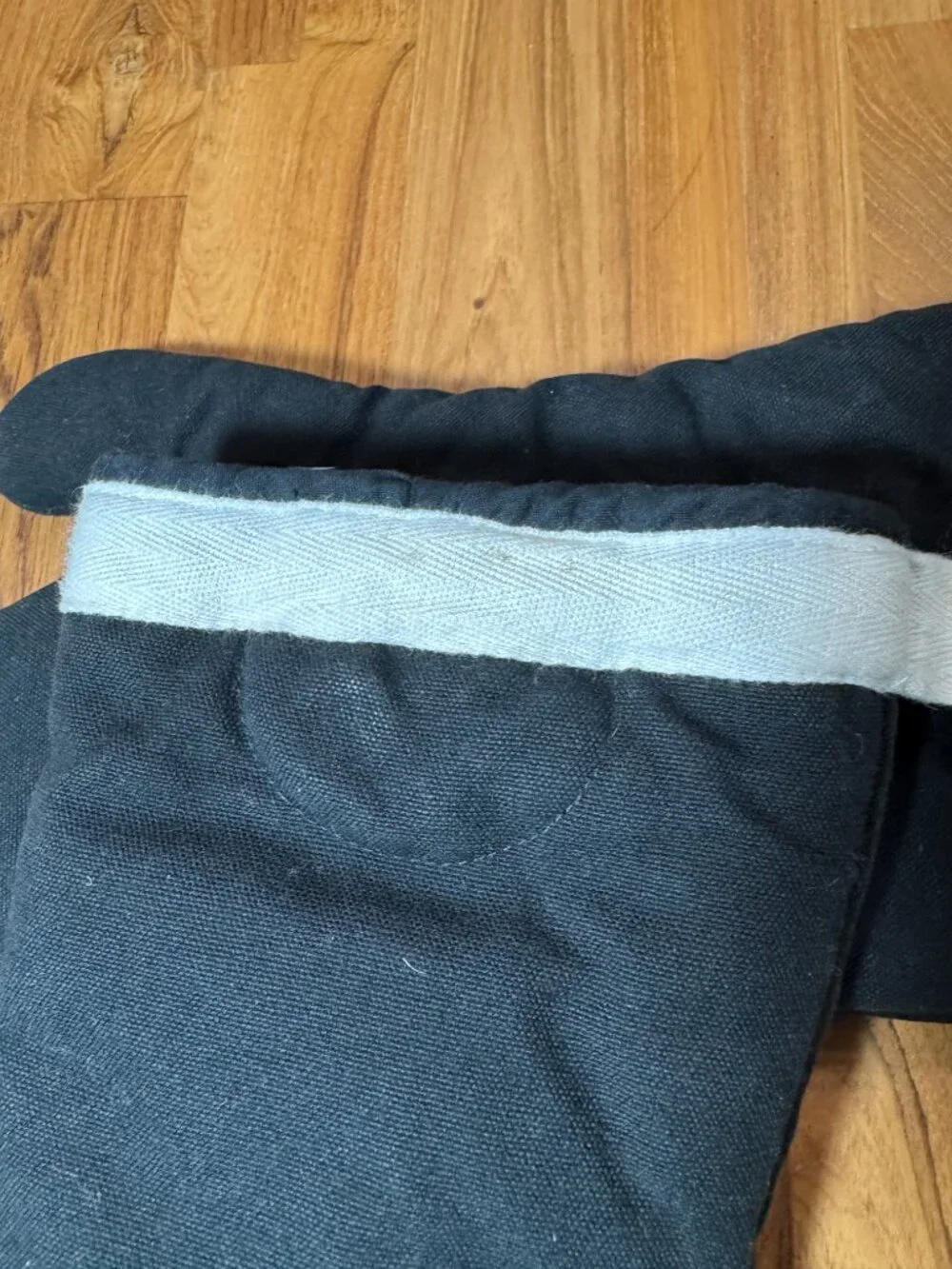 Two Le Creuset Oven Mitts Gloves 100% Cotton 14